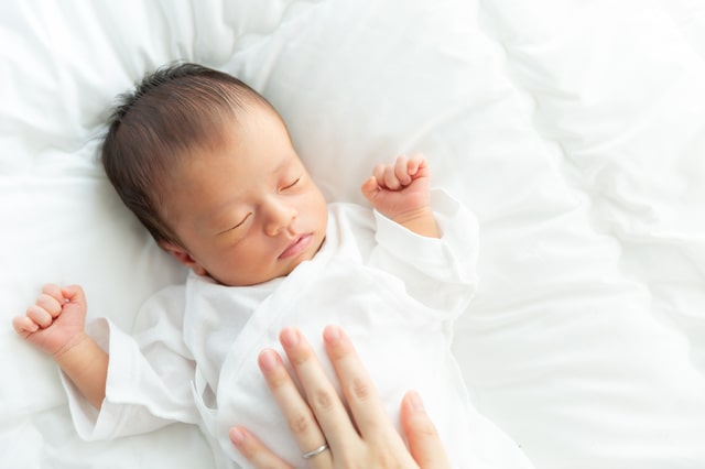 出産内祝いの命名札解説イメージ。赤ちゃん