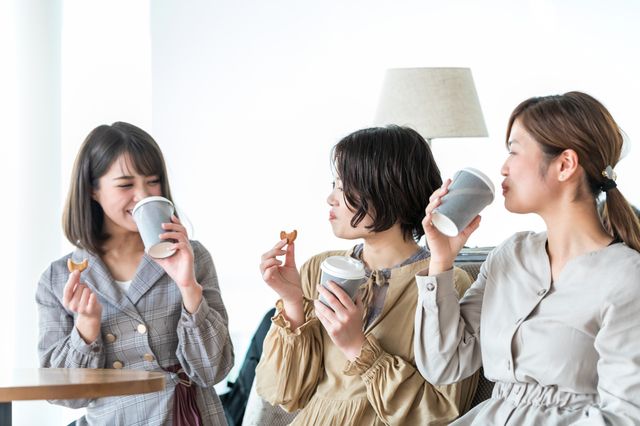 コーヒータイムの女性グループ