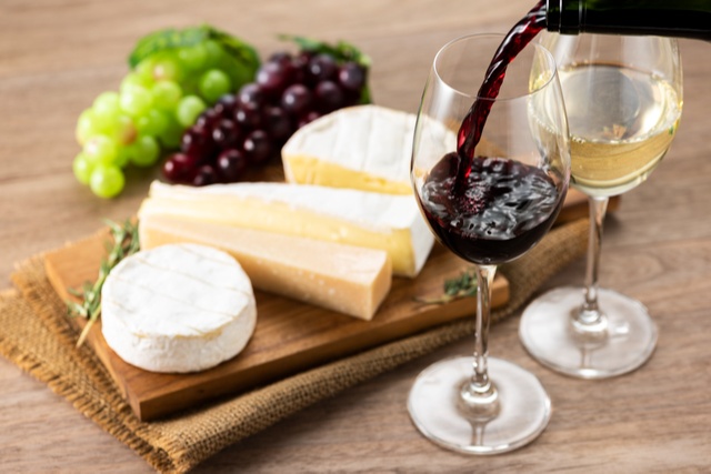 赤ワインと白ワインの違いを解説。ブドウ・製法など【基本知識】