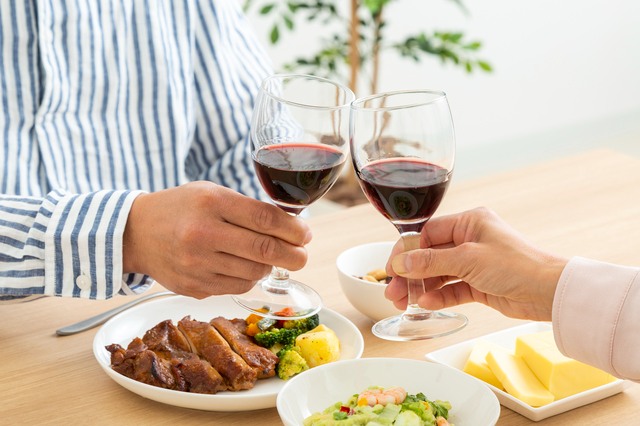 ワインは和食に合う？料理に合わせた選び方やおすすめワインを解説