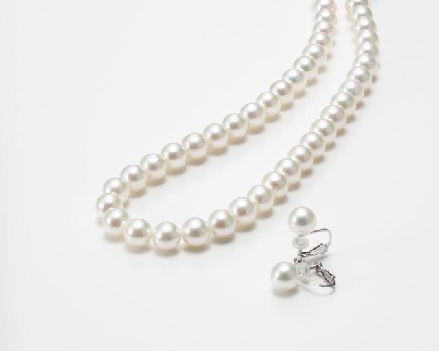 真珠のネックレスとイヤリング　還暦祝い　妻