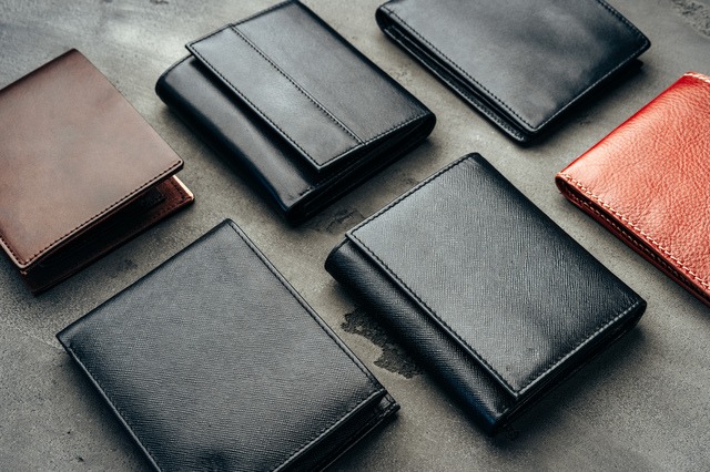 シンプルなデザインのいろいろな財布