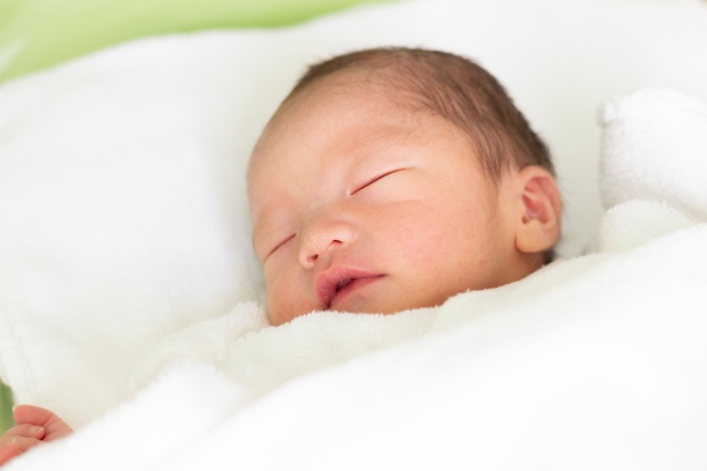 寝ている赤ちゃん　出産祝い　文例